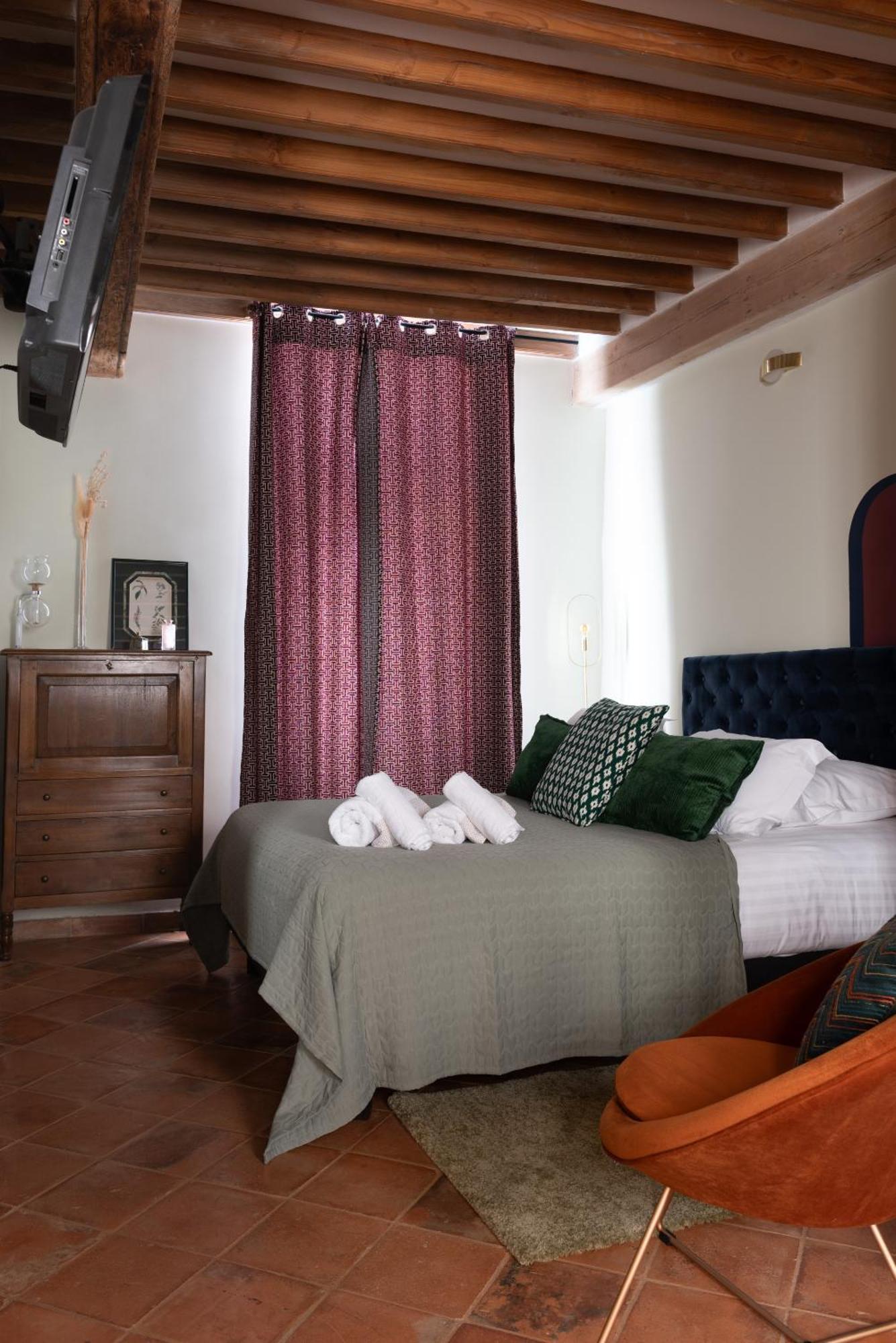 La Maison D'En Bas Des Seigneurs Cucuron Quarto foto